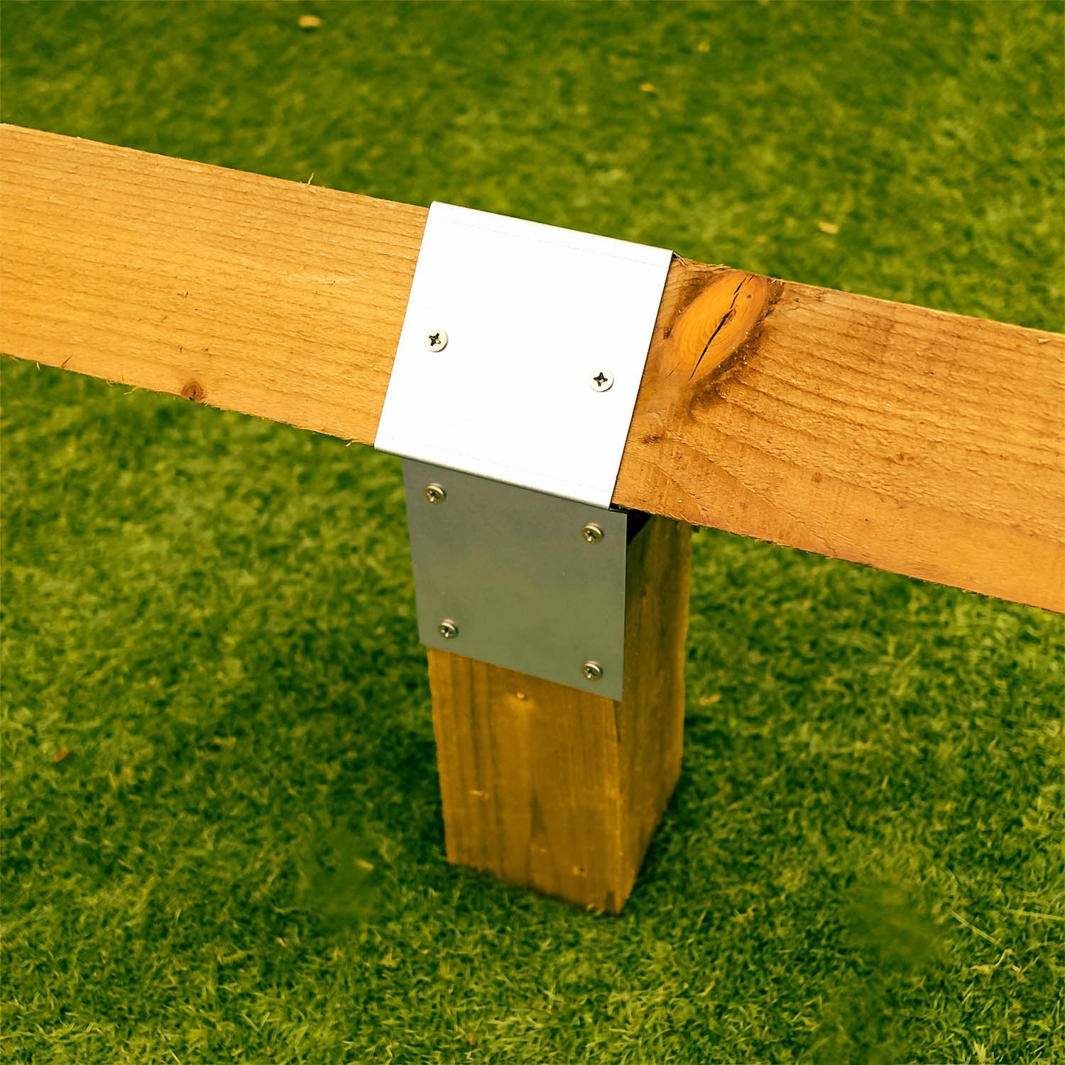 Knee Rail Fence Bracket for 4" x 4" Birdsmouth & Diamond Posts