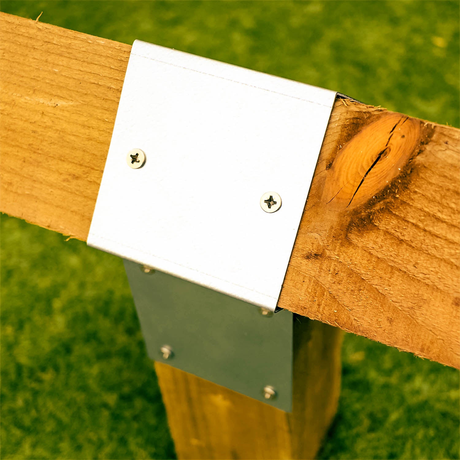 Knee Rail Fence Bracket for 4" x 4" Birdsmouth & Diamond Posts