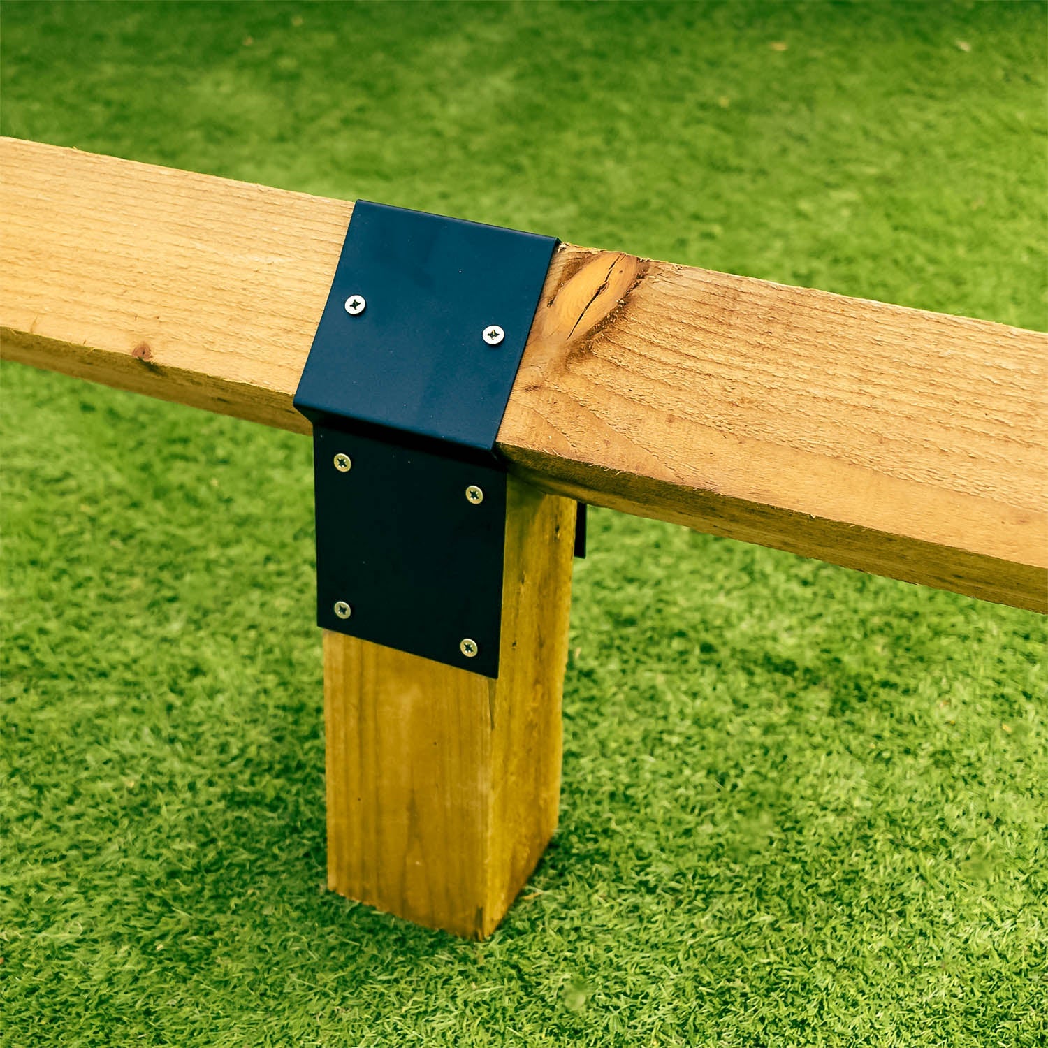 Knee Rail Fence Bracket for 4" x 4" Birdsmouth & Diamond Posts