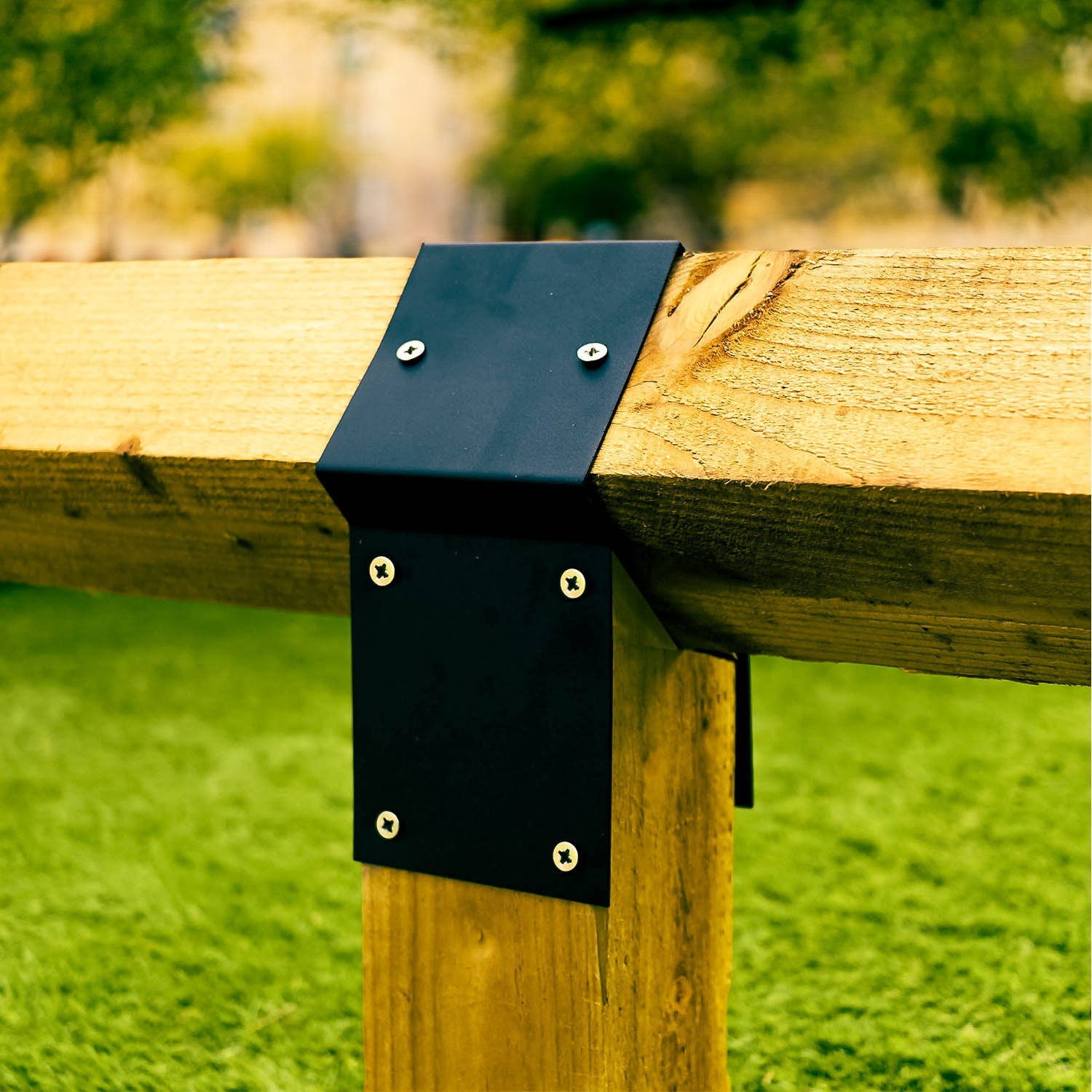 Knee Rail Fence Bracket for 4" x 4" Birdsmouth & Diamond Posts