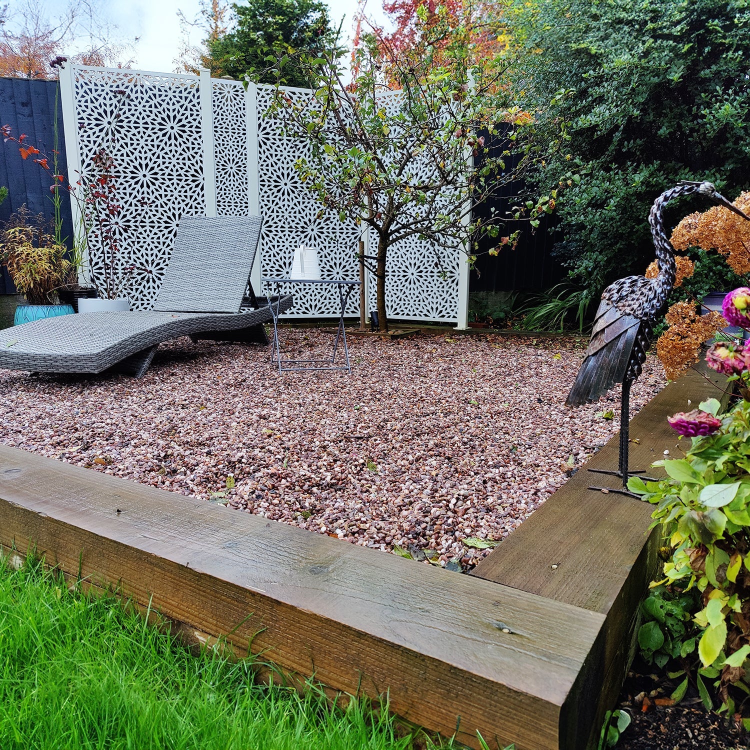 SleeperFit Single Tier Straight Railway Sleeper Bracket with Stake - Suitable for Planters, Raised Beds, Driveway & Path Edging - Indoor Outdoors