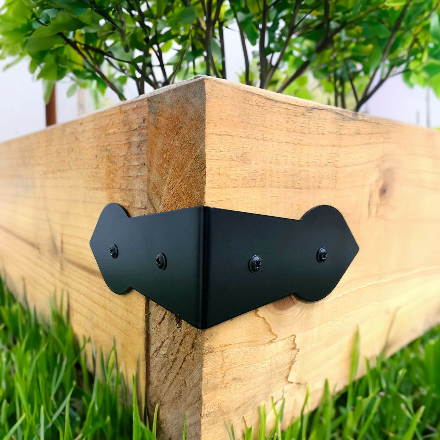Arrow Head Decorative Corner Railway Sleeper Bracket - Indoor Outdoors