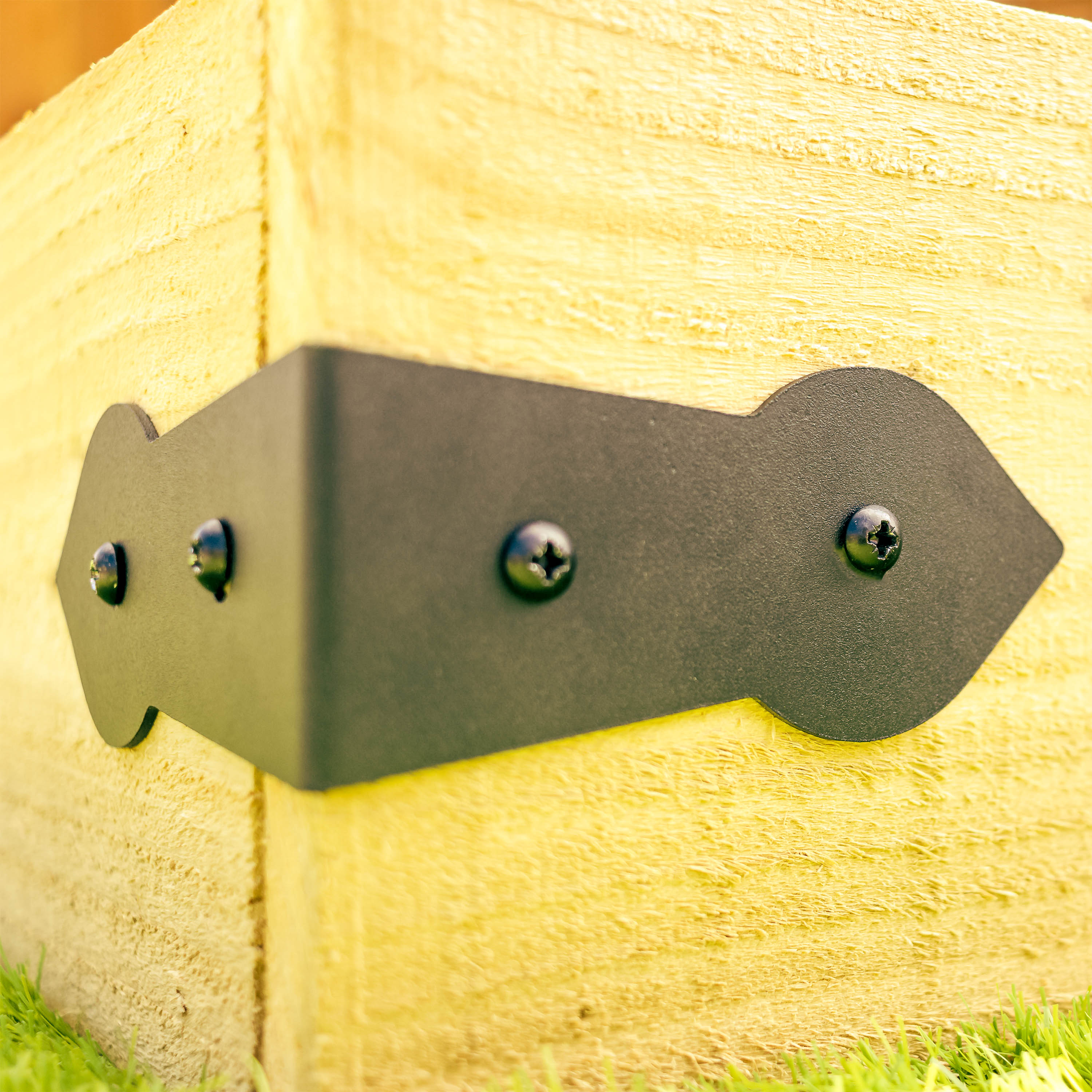 Arrow Head Decorative Corner Railway Sleeper Bracket (Pack of 4)