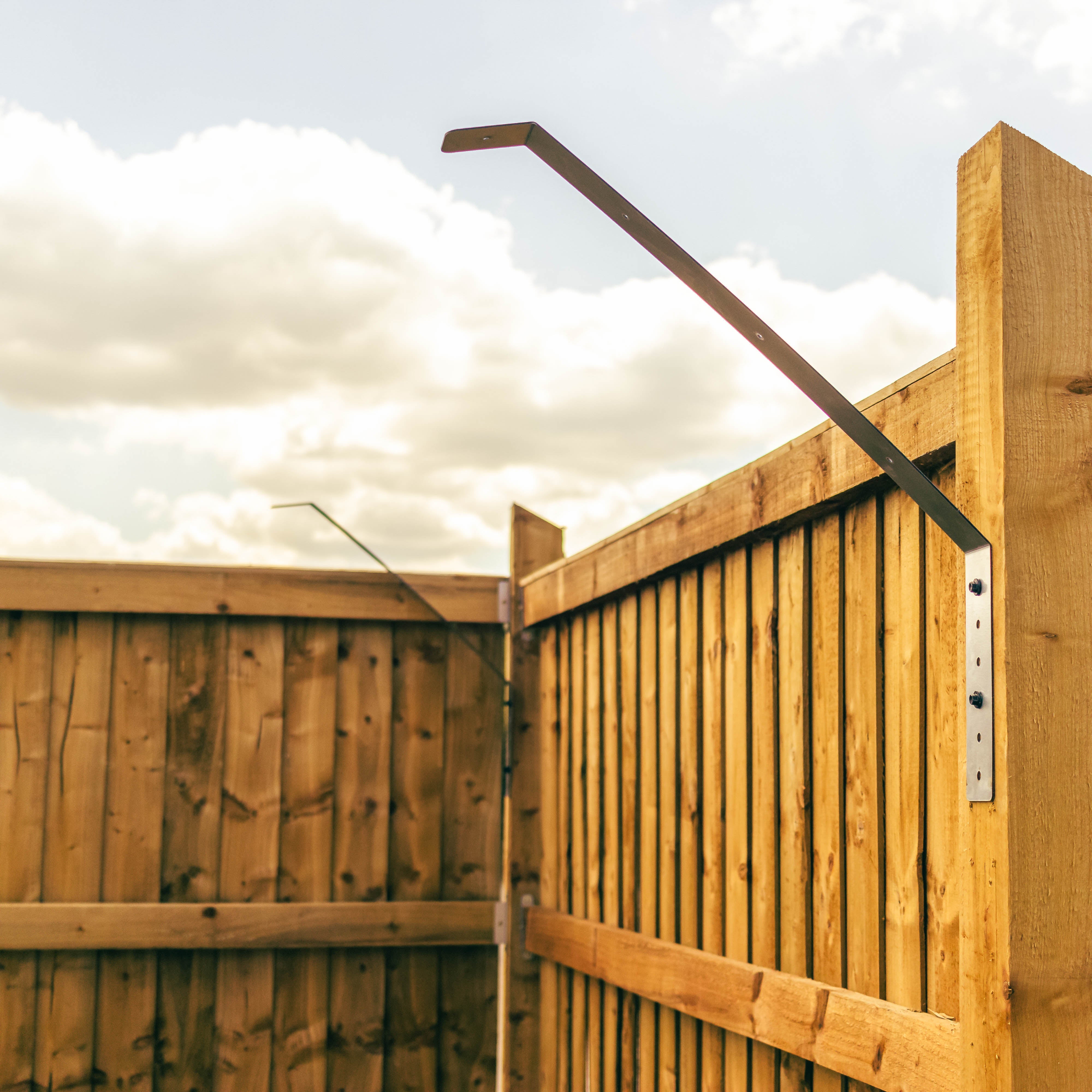 Cat Proof Protection & Enclosure Fence Extension Brackets