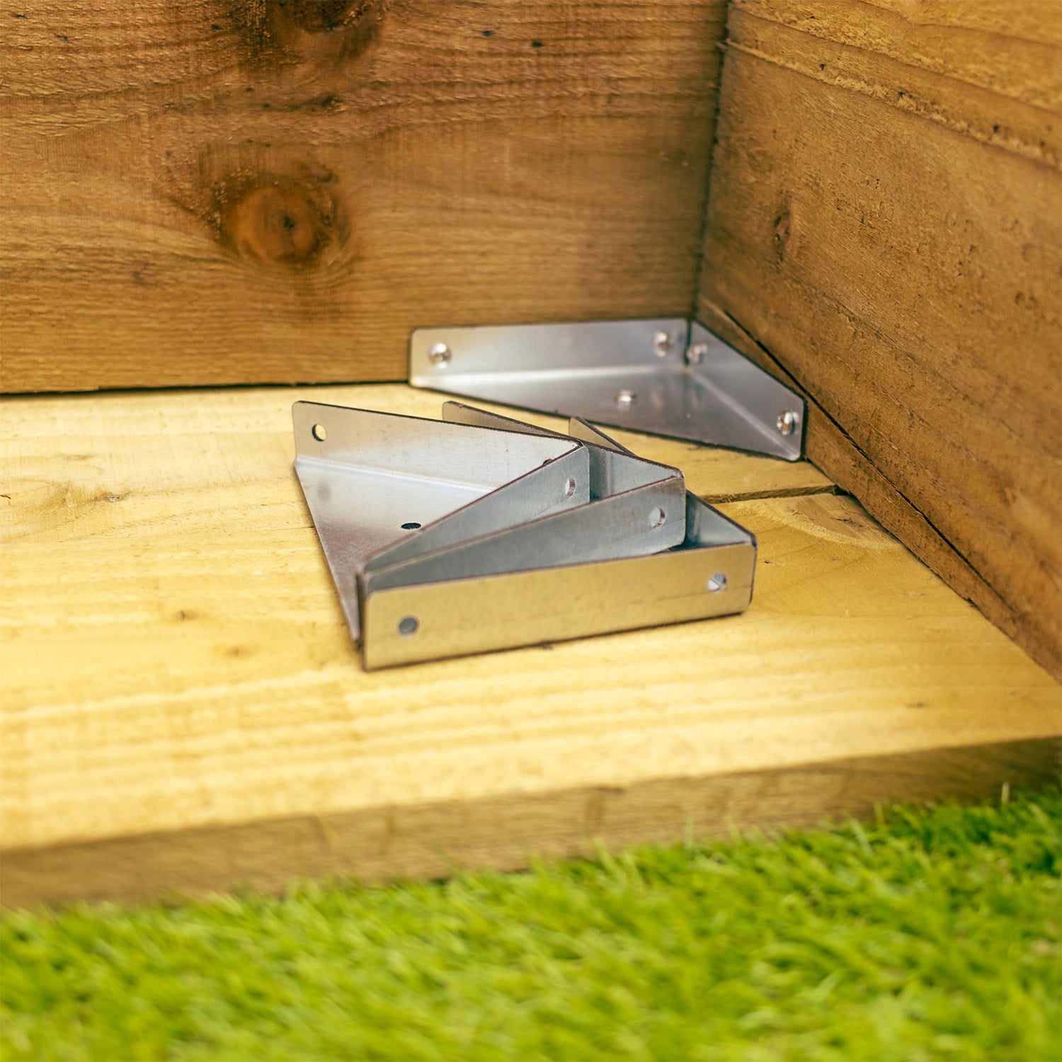 Triangular Steel 100mm Corner Reinforcement Brackets
