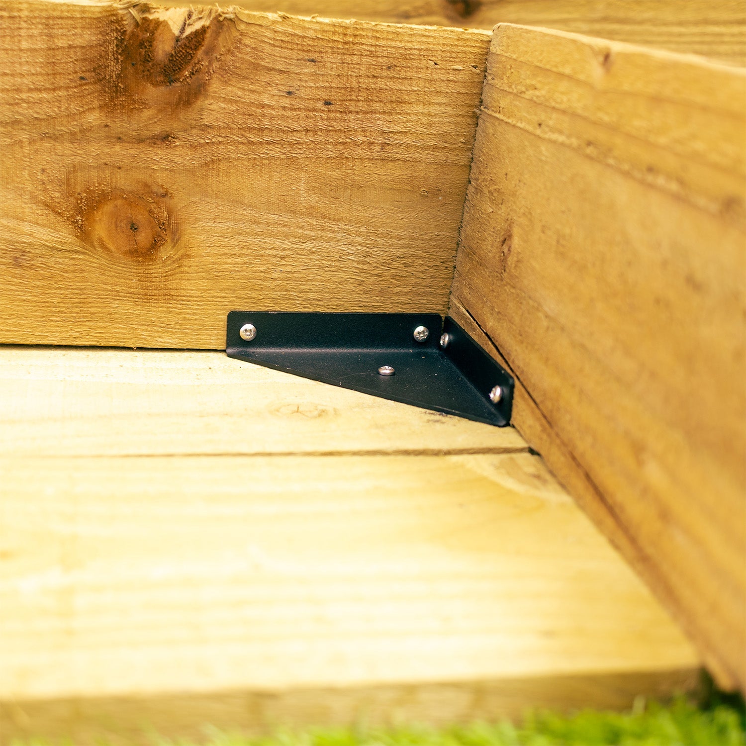 Triangular Steel 100mm Corner Reinforcement Brackets