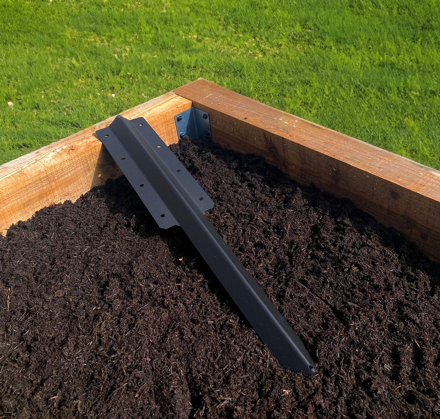 SleeperFit 2-Tier Straight Railway Sleeper Bracket with Stake - Suitable for Planters, Raised Beds, Driveway & Path Edging - Indoor Outdoors