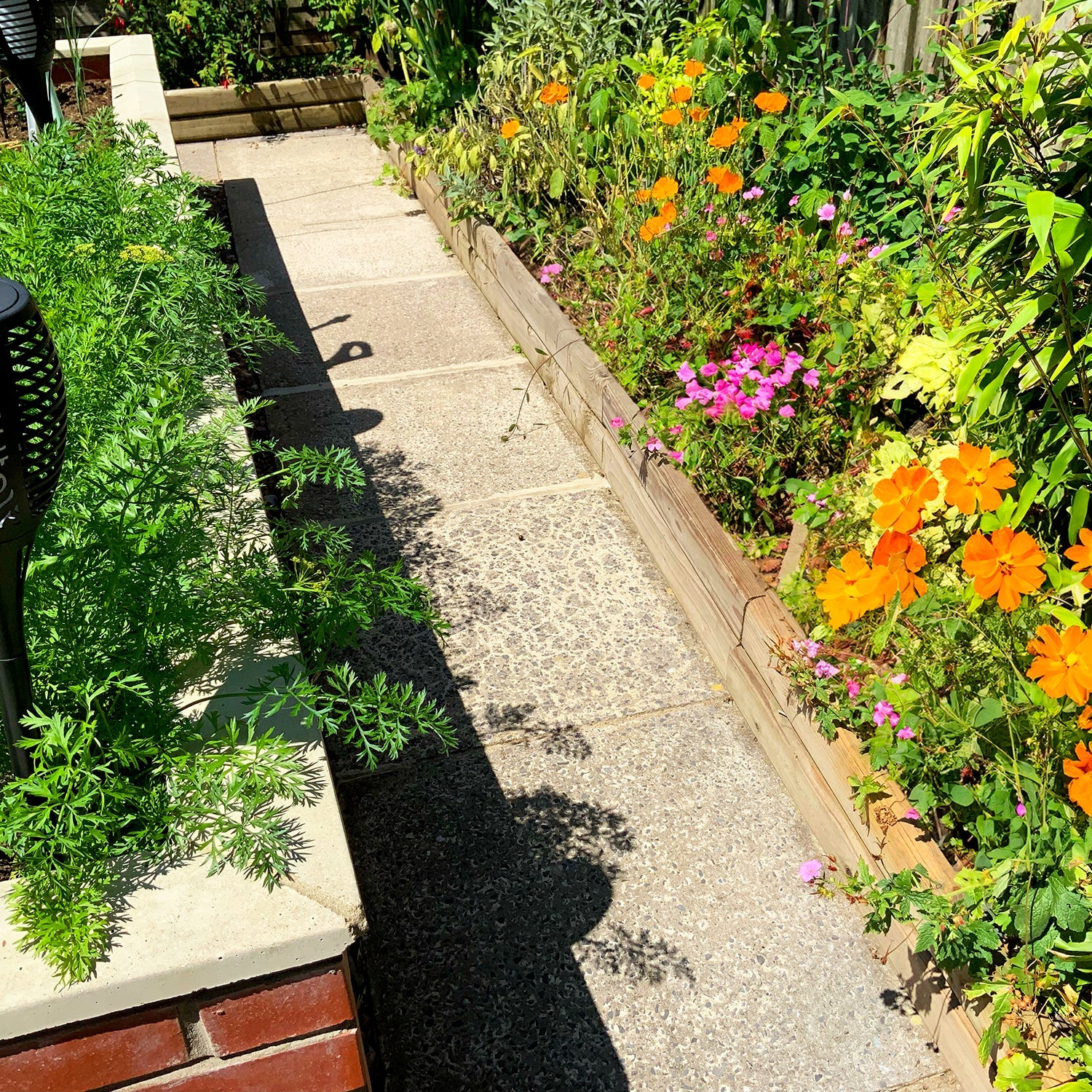 SleeperFit Single Tier Straight Railway Sleeper Bracket with Stake - Suitable for Planters, Raised Beds, Driveway & Path Edging - Indoor Outdoors